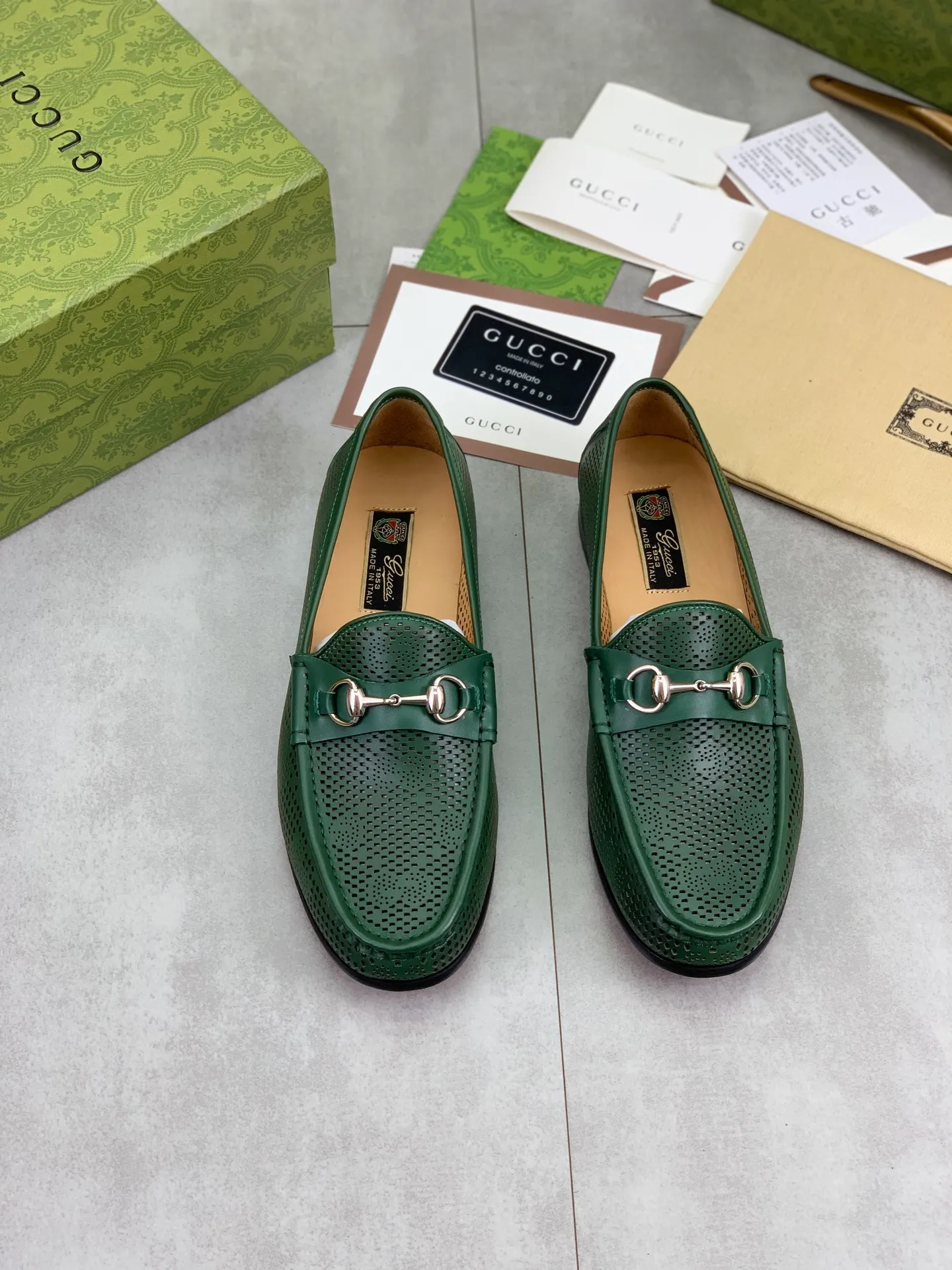 Factory price P980💰💎💎💎Top version (original high-grade genuine leather outsole) Full upper and inner lining cowhide punching design (summer essential) Brand: [GUCCi] Gucci's new business formal casual leather shoes Standard code: Men's size 39–44 (38 45 46 needs to be customized) Grade: Same as the official website Original quality Material: Original calfskin Water-dyed cowhide lining Original genuine leather outsole Style categories: Men's fashion Formal casual leather shoes Slip-on men's shoes series Young fashion European and American trends British style Casual matching Comfortable feet Color: 3️⃣ colors available Actual pictures